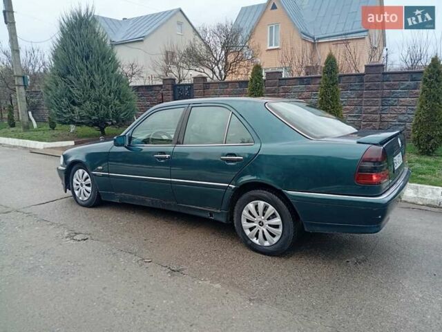 Зелений Мерседес Ц-Клас, об'ємом двигуна 2.2 л та пробігом 280 тис. км за 2450 $, фото 3 на Automoto.ua