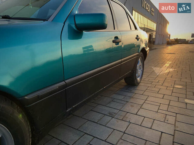 Зелений Мерседес Ц-Клас, об'ємом двигуна 2.3 л та пробігом 600 тис. км за 2500 $, фото 4 на Automoto.ua