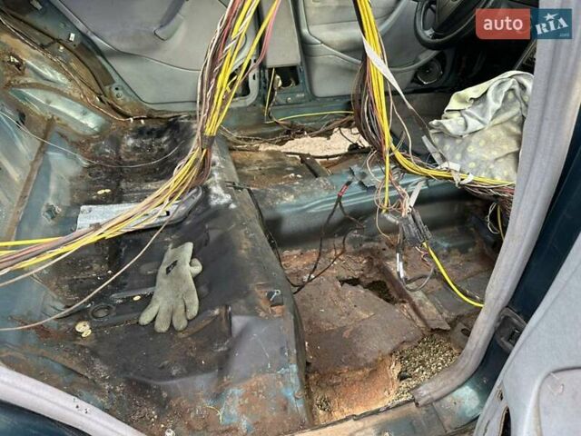 Зелений Мерседес Ц-Клас, об'ємом двигуна 1.8 л та пробігом 200 тис. км за 1200 $, фото 2 на Automoto.ua