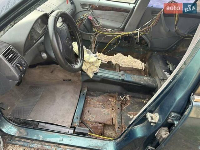 Зелений Мерседес Ц-Клас, об'ємом двигуна 1.8 л та пробігом 200 тис. км за 1200 $, фото 7 на Automoto.ua