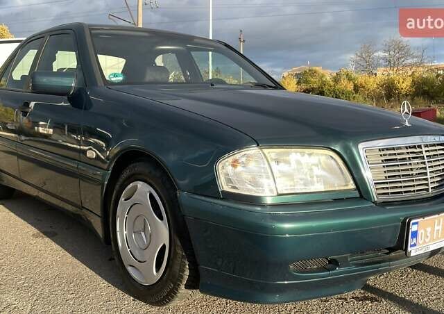Мерседес Ц-Класс 1997 в Луцке на Automoto.ua Зеленый Мерседес Ц-Класс, объемом двигателя 1.8 л и пробегом 123 тыс. км за 6299 $, фото 2 на Automoto.ua