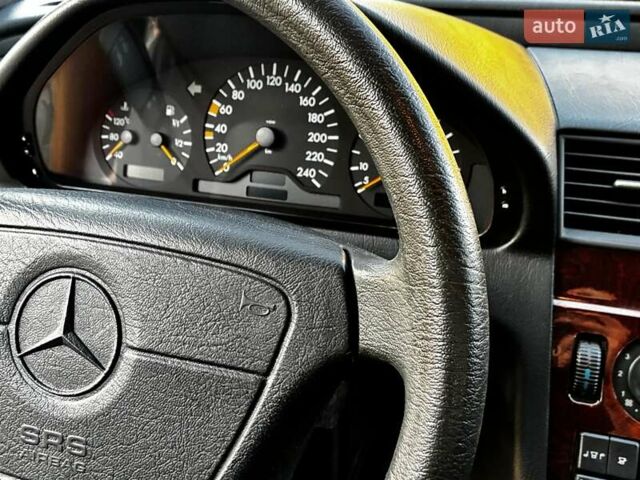 Мерседес Ц-Класс 1997 в Луцке на Automoto.ua Зеленый Мерседес Ц-Класс, объемом двигателя 1.8 л и пробегом 123 тыс. км за 6299 $, фото 39 на Automoto.ua