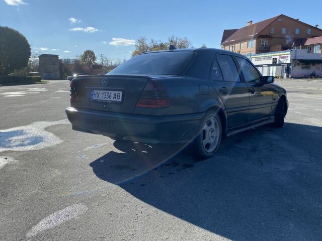 Мерседес Ц-Клас 1997 у Полонном на Automoto.ua Зелений Мерседес Ц-Клас, об'ємом двигуна 1.8 л та пробігом 345 тис. км за 2000 $, фото 2 на Automoto.ua
