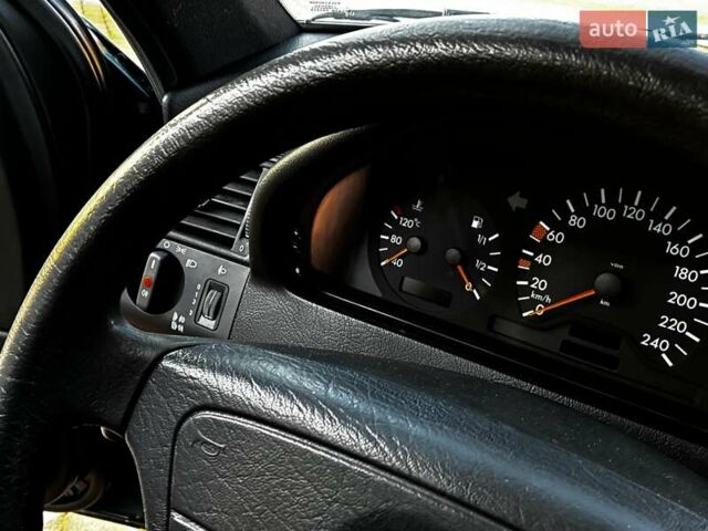 Мерседес Ц-Класс 1997 в Луцке на Automoto.ua Зеленый Мерседес Ц-Класс, объемом двигателя 1.8 л и пробегом 123 тыс. км за 6299 $, фото 40 на Automoto.ua