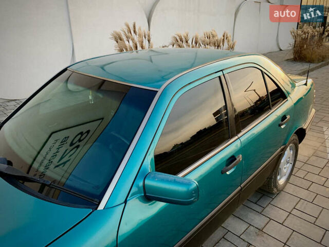 Зелений Мерседес Ц-Клас, об'ємом двигуна 2.3 л та пробігом 600 тис. км за 2500 $, фото 3 на Automoto.ua