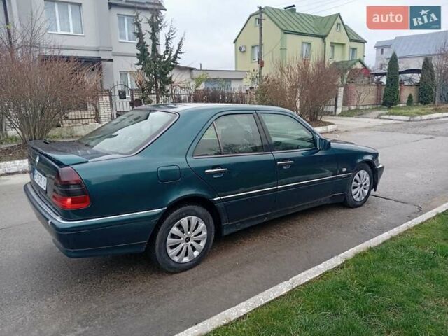 Зелений Мерседес Ц-Клас, об'ємом двигуна 2.2 л та пробігом 280 тис. км за 1850 $, фото 2 на Automoto.ua