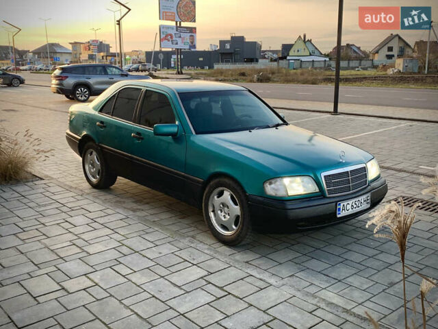 Зелений Мерседес Ц-Клас, об'ємом двигуна 2.3 л та пробігом 600 тис. км за 2500 $, фото 1 на Automoto.ua