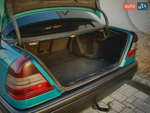 Зелений Мерседес Ц-Клас, об'ємом двигуна 2.3 л та пробігом 600 тис. км за 2500 $, фото 13 на Automoto.ua