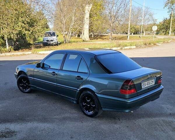 Зеленый Мерседес Ц-Класс, объемом двигателя 1.8 л и пробегом 280 тыс. км за 2450 $, фото 2 на Automoto.ua