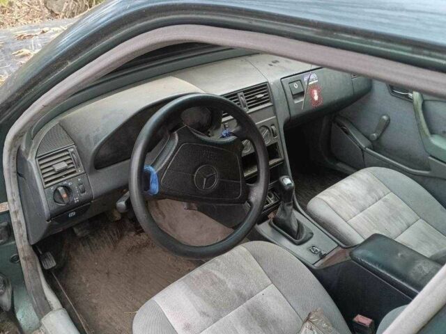 Зелений Мерседес Ц-Клас, об'ємом двигуна 2.2 л та пробігом 320 тис. км за 500 $, фото 3 на Automoto.ua