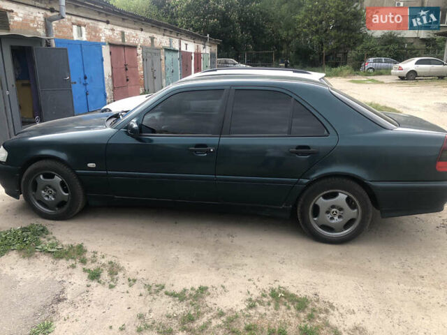Зелений Мерседес Ц-Клас, об'ємом двигуна 1.8 л та пробігом 370 тис. км за 3250 $, фото 3 на Automoto.ua
