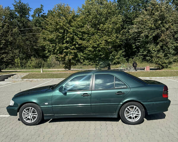 Зеленый Мерседес Ц-Класс, объемом двигателя 1.8 л и пробегом 328 тыс. км за 3000 $, фото 15 на Automoto.ua