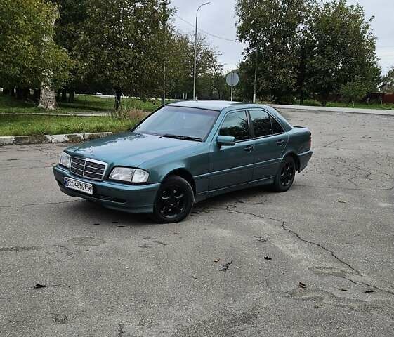 Зелений Мерседес Ц-Клас, об'ємом двигуна 1.8 л та пробігом 250 тис. км за 2750 $, фото 7 на Automoto.ua