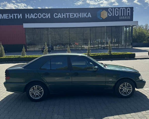 Зеленый Мерседес Ц-Класс, объемом двигателя 1.8 л и пробегом 328 тыс. км за 3000 $, фото 6 на Automoto.ua