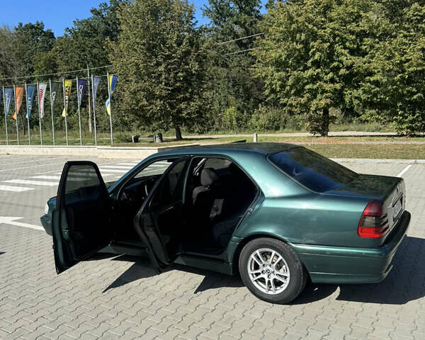 Зеленый Мерседес Ц-Класс, объемом двигателя 1.8 л и пробегом 328 тыс. км за 3000 $, фото 78 на Automoto.ua