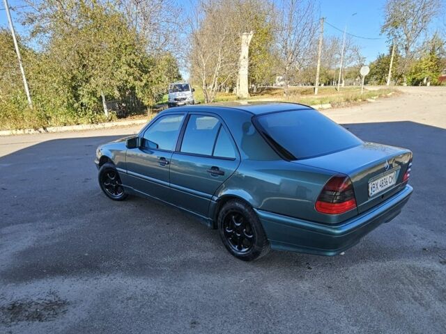 Зеленый Мерседес Ц-Класс, объемом двигателя 1.8 л и пробегом 280 тыс. км за 2700 $, фото 6 на Automoto.ua