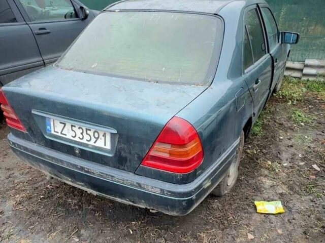 Зелений Мерседес Ц-Клас, об'ємом двигуна 2.2 л та пробігом 320 тис. км за 500 $, фото 1 на Automoto.ua