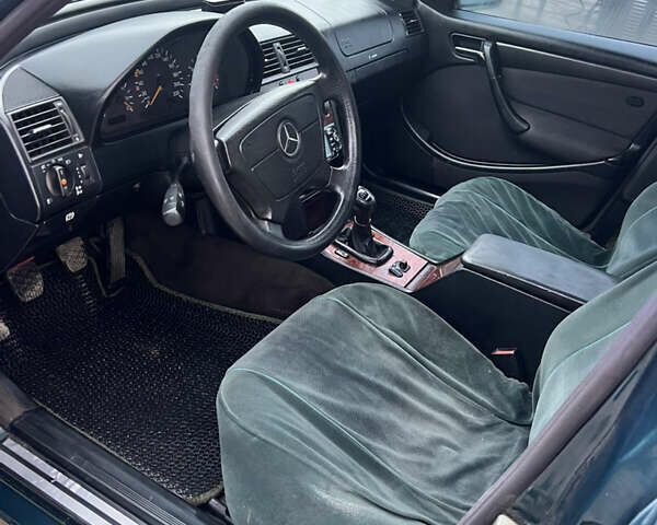 Зеленый Мерседес Ц-Класс, объемом двигателя 2.16 л и пробегом 542 тыс. км за 3000 $, фото 5 на Automoto.ua