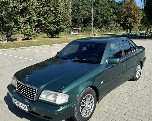 Зеленый Мерседес Ц-Класс, объемом двигателя 1.8 л и пробегом 328 тыс. км за 3000 $, фото 3 на Automoto.ua