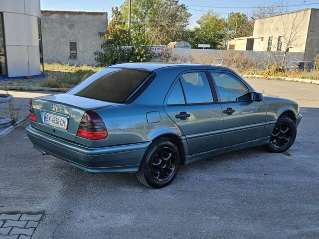 Зеленый Мерседес Ц-Класс, объемом двигателя 1.8 л и пробегом 280 тыс. км за 2700 $, фото 4 на Automoto.ua