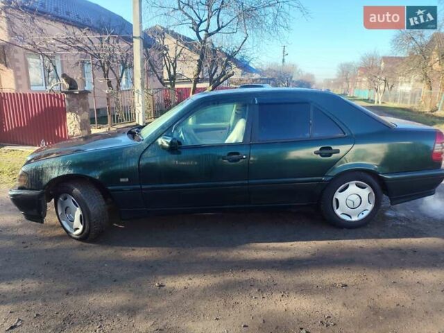 Зеленый Мерседес Ц-Класс, объемом двигателя 1.8 л и пробегом 402 тыс. км за 1850 $, фото 10 на Automoto.ua