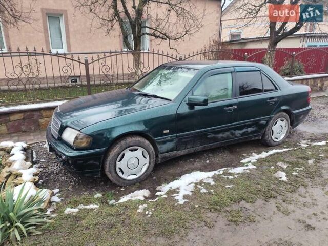 Зеленый Мерседес Ц-Класс, объемом двигателя 1.8 л и пробегом 300 тыс. км за 1999 $, фото 2 на Automoto.ua