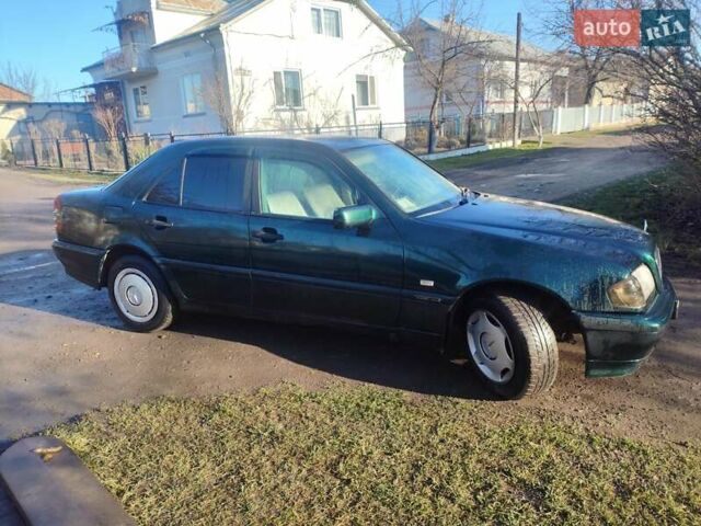 Зеленый Мерседес Ц-Класс, объемом двигателя 1.8 л и пробегом 402 тыс. км за 1850 $, фото 6 на Automoto.ua