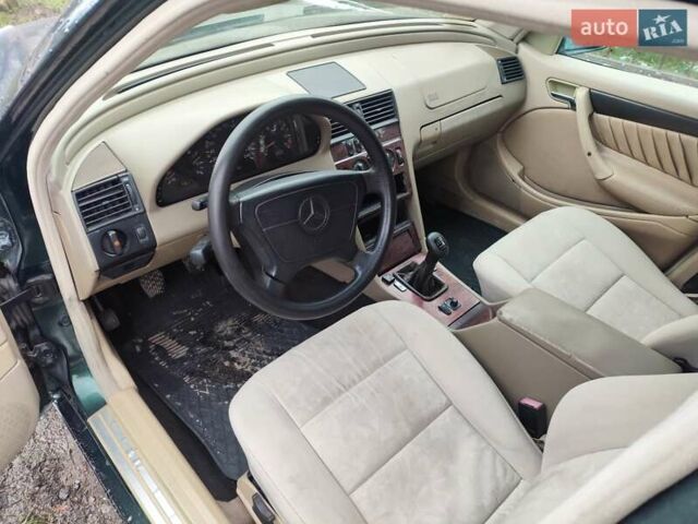 Зеленый Мерседес Ц-Класс, объемом двигателя 1.8 л и пробегом 300 тыс. км за 1999 $, фото 14 на Automoto.ua