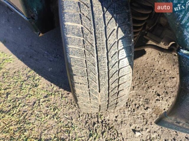 Зеленый Мерседес Ц-Класс, объемом двигателя 1.8 л и пробегом 402 тыс. км за 1850 $, фото 5 на Automoto.ua