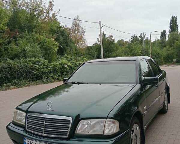 Зелений Мерседес Ц-Клас, об'ємом двигуна 2.15 л та пробігом 368 тис. км за 2850 $, фото 5 на Automoto.ua