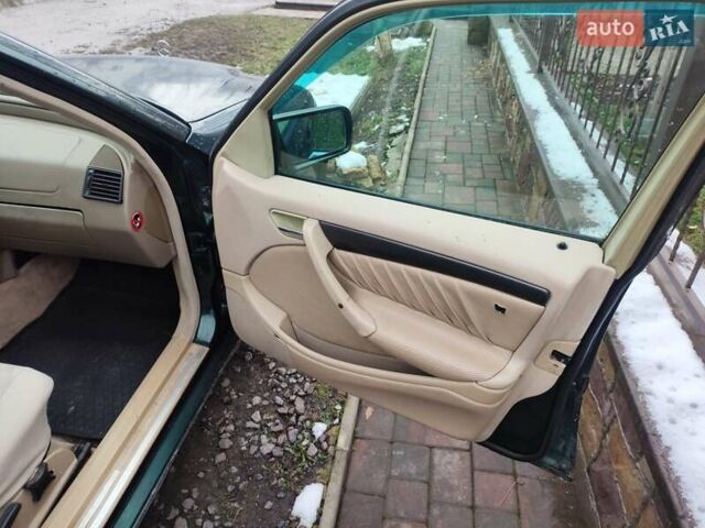 Зеленый Мерседес Ц-Класс, объемом двигателя 1.8 л и пробегом 300 тыс. км за 1999 $, фото 10 на Automoto.ua