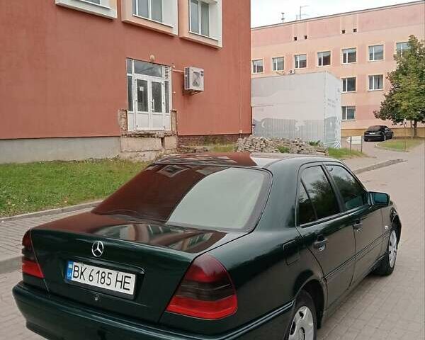 Зелений Мерседес Ц-Клас, об'ємом двигуна 2.15 л та пробігом 368 тис. км за 2850 $, фото 7 на Automoto.ua