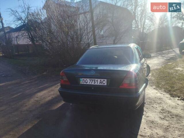 Зеленый Мерседес Ц-Класс, объемом двигателя 1.8 л и пробегом 402 тыс. км за 1850 $, фото 8 на Automoto.ua