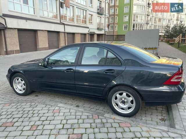 Зеленый Мерседес Ц-Класс, объемом двигателя 2 л и пробегом 196 тыс. км за 5300 $, фото 4 на Automoto.ua