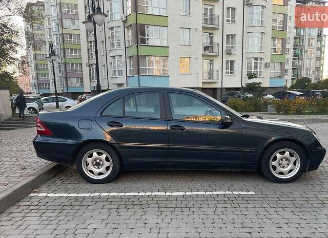 Зеленый Мерседес Ц-Класс, объемом двигателя 2 л и пробегом 196 тыс. км за 5300 $, фото 2 на Automoto.ua