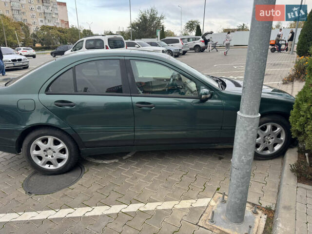 Зелений Мерседес Ц-Клас, об'ємом двигуна 2.2 л та пробігом 410 тис. км за 4000 $, фото 3 на Automoto.ua