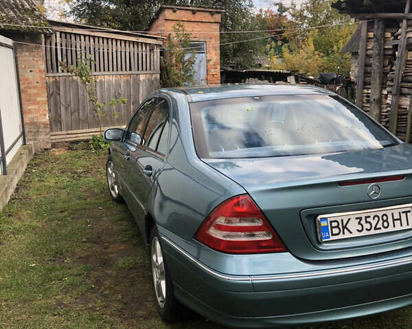 Зеленый Мерседес Ц-Класс, объемом двигателя 2.15 л и пробегом 240 тыс. км за 6700 $, фото 1 на Automoto.ua
