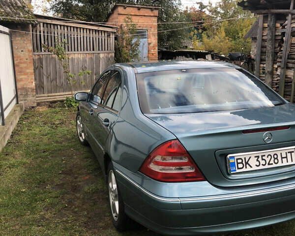 Зеленый Мерседес Ц-Класс, объемом двигателя 2.15 л и пробегом 240 тыс. км за 6700 $, фото 2 на Automoto.ua