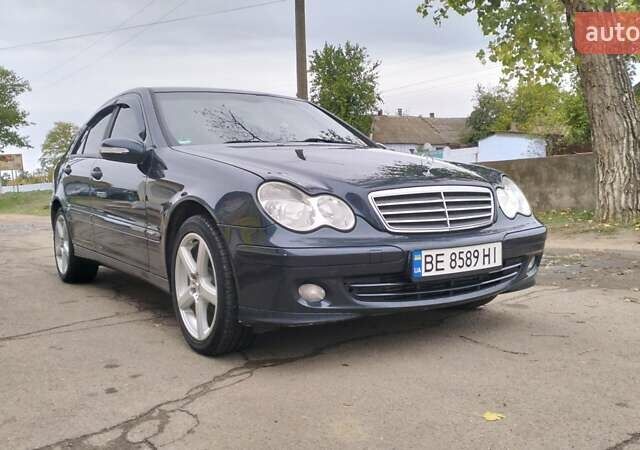 Зелений Мерседес Ц-Клас, об'ємом двигуна 1.8 л та пробігом 288 тис. км за 6500 $, фото 5 на Automoto.ua