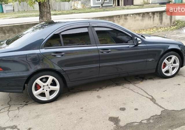 Зелений Мерседес Ц-Клас, об'ємом двигуна 1.8 л та пробігом 288 тис. км за 6500 $, фото 11 на Automoto.ua