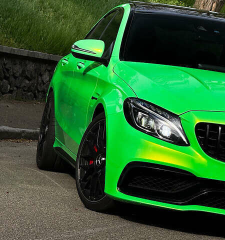 Зеленый Мерседес Ц-Класс, объемом двигателя 3.98 л и пробегом 99 тыс. км за 35000 $, фото 2 на Automoto.ua