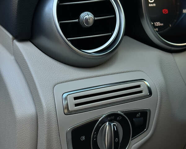 Мерседес Ц-Класс 2018 в Одессе на Automoto.ua Зеленый Мерседес Ц-Класс, объемом двигателя 1.99 л и пробегом 54 тыс. км за 35000 $, фото 14 на Automoto.ua