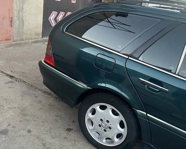 Мерседес Ц-Класс 1997 в Баштанке на Automoto.ua Зеленый Мерседес Ц-Класс, объемом двигателя 2.5 л и пробегом 436 тыс. км за 4200 $, фото 2 на Automoto.ua