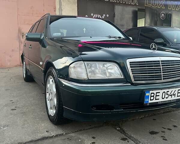 Мерседес Ц-Класс 1997 в Баштанке на Automoto.ua Зеленый Мерседес Ц-Класс, объемом двигателя 2.5 л и пробегом 436 тыс. км за 4200 $, фото 1 на Automoto.ua