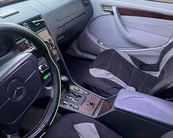 Мерседес Ц-Класс 1997 в Баштанке на Automoto.ua Зеленый Мерседес Ц-Класс, объемом двигателя 2.5 л и пробегом 436 тыс. км за 4200 $, фото 9 на Automoto.ua