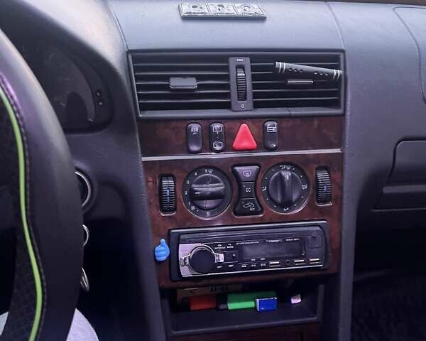 Мерседес Ц-Класс 1997 в Баштанке на Automoto.ua Зеленый Мерседес Ц-Класс, объемом двигателя 2.5 л и пробегом 436 тыс. км за 4200 $, фото 7 на Automoto.ua
