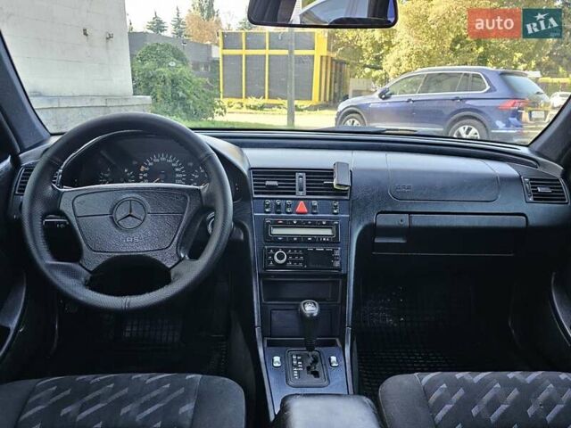Зелений Мерседес Ц-Клас, об'ємом двигуна 2 л та пробігом 545 тис. км за 2400 $, фото 23 на Automoto.ua