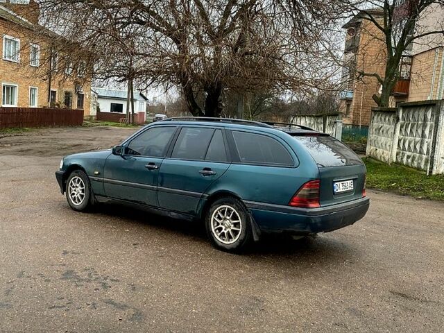 Зеленый Мерседес Ц-Класс, объемом двигателя 1.8 л и пробегом 350 тыс. км за 2100 $, фото 7 на Automoto.ua