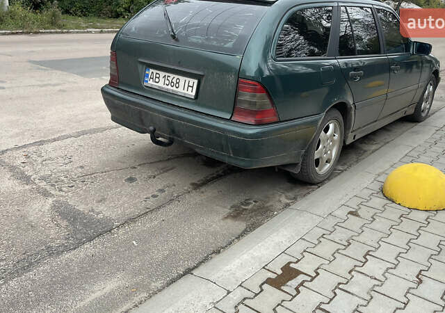 Зеленый Мерседес Ц-Класс, объемом двигателя 2.15 л и пробегом 490 тыс. км за 2000 $, фото 3 на Automoto.ua