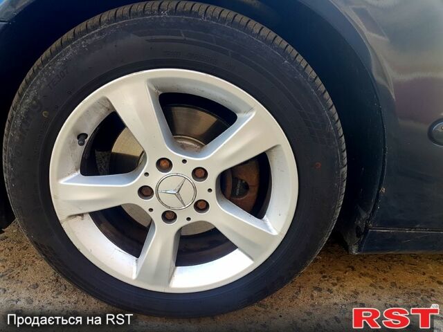 Зелений Мерседес Ц-Клас, об'ємом двигуна 2.1 л та пробігом 334 тис. км за 5500 $, фото 11 на Automoto.ua